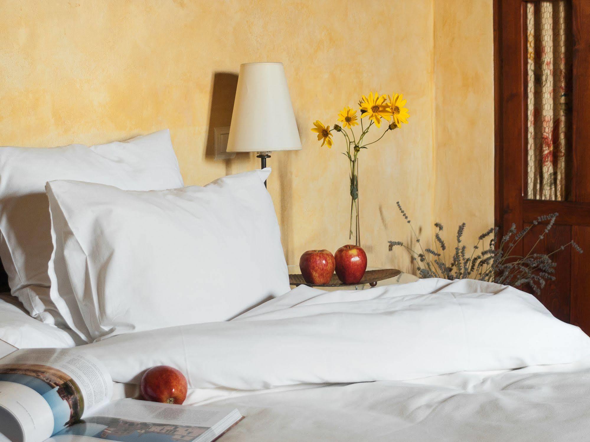 โปซาดา ลา กาซา เด อาร์ริบา Hotel นาวาร์เรดอนดา เด เกรโดส ภายนอก รูปภาพ